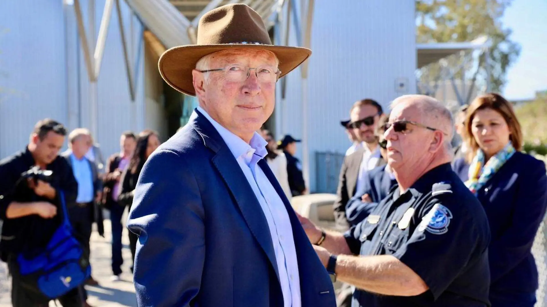 Ken Salazar en reunión en SLRC